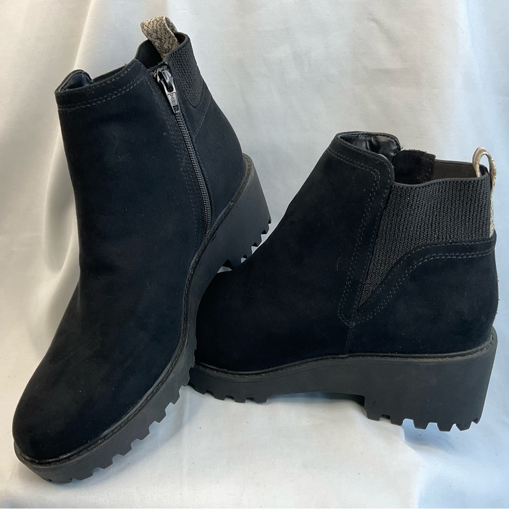 Target Ankle Booties Women’s 10 Black Faux Suede Chunky NWOT.